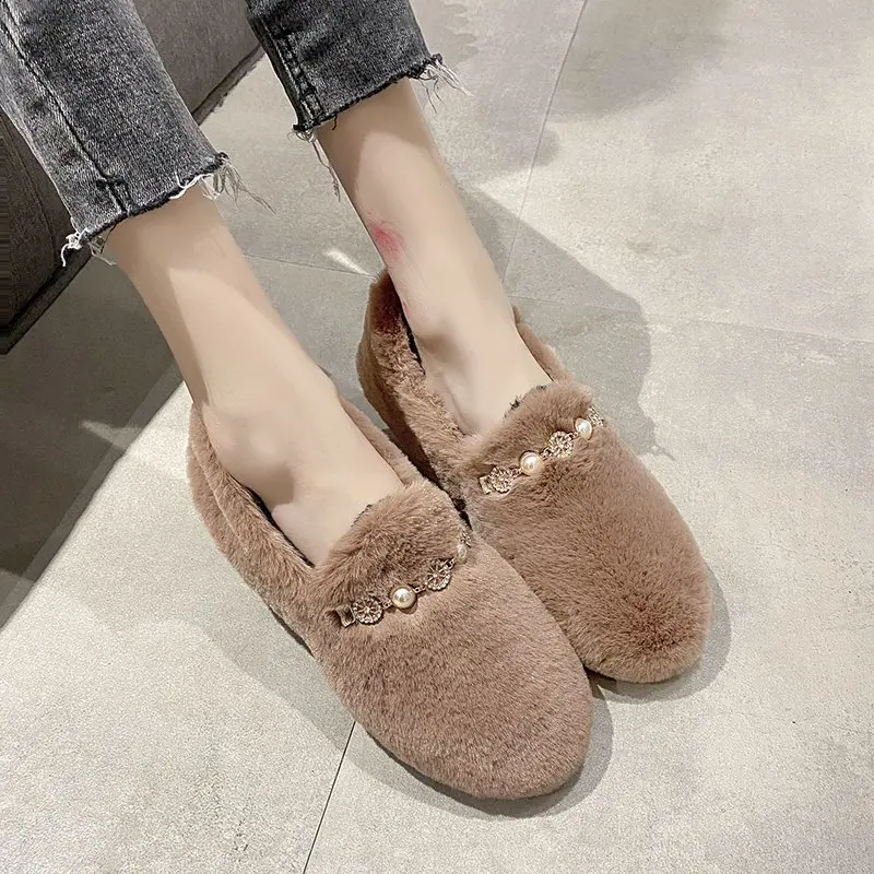 2021 winter new fashion casual sports wool shoes women's shoes warm and comfortable home soft pedal out quickly
2021 winter new fashion casual sports wool shoes women's shoes warm and comfortable home soft pedal out quickly