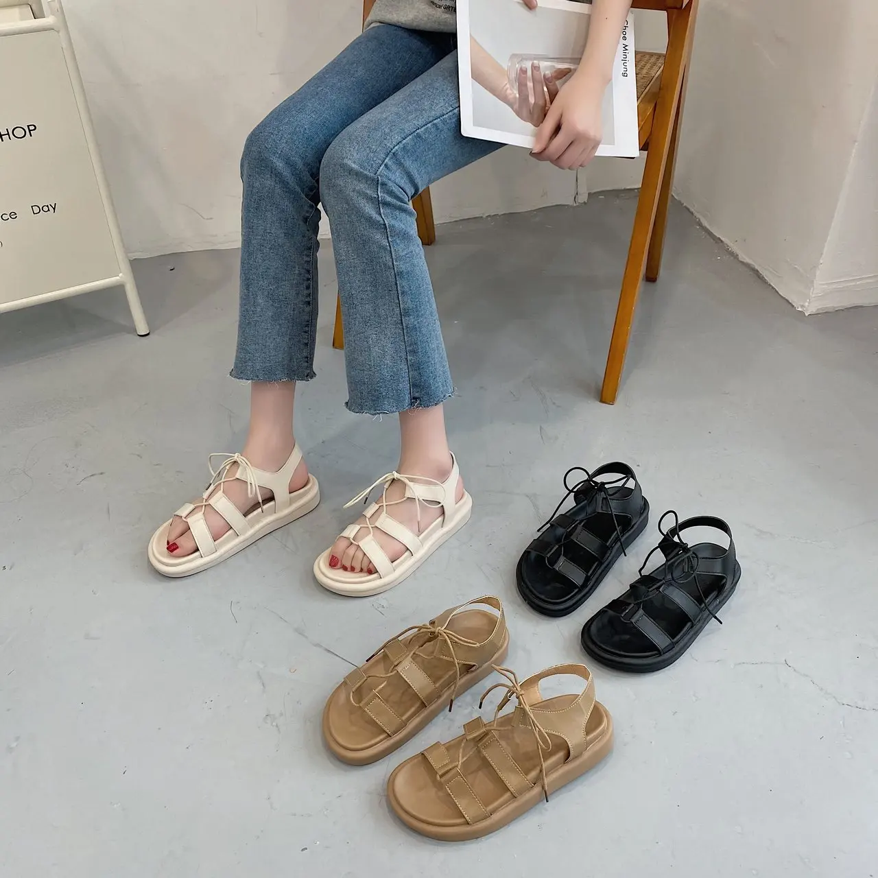 2021 summer outdoor beach strappy sandals women's strap sandals solid color women's Roman sandals women's flat bottom
2021 summer outdoor beach strappy sandals women's strap sandals solid color women's Roman sandals women's flat bottom