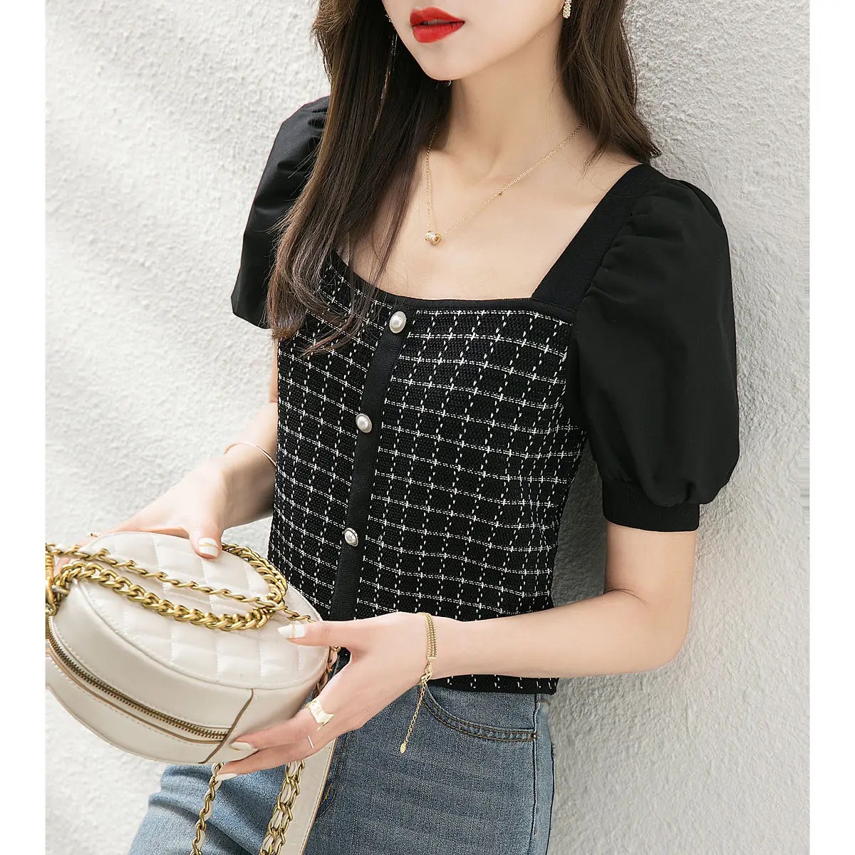 2021 summer new small fragrance color contrast Plaid stitching T-shirt fashion versatile temperament show thin knitting
2021 summer new small fragrance color contrast Plaid stitching T-shirt fashion versatile temperament show thin knitting