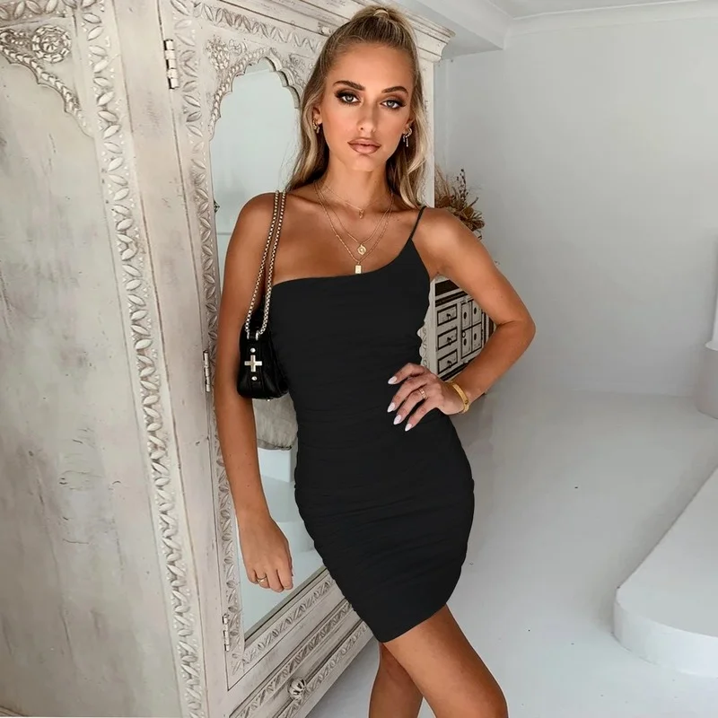 MIOJIOTAXX 2021 Summer European American Sexy One Shoulder Suspender Dress Pleated Vest Skirt Dresses for Women Black Dress
MIOJIOTAXX 2021 Summer European American Sexy One Shoulder Suspender Dress Pleated Vest Skirt Dresses for Women Black Dress
