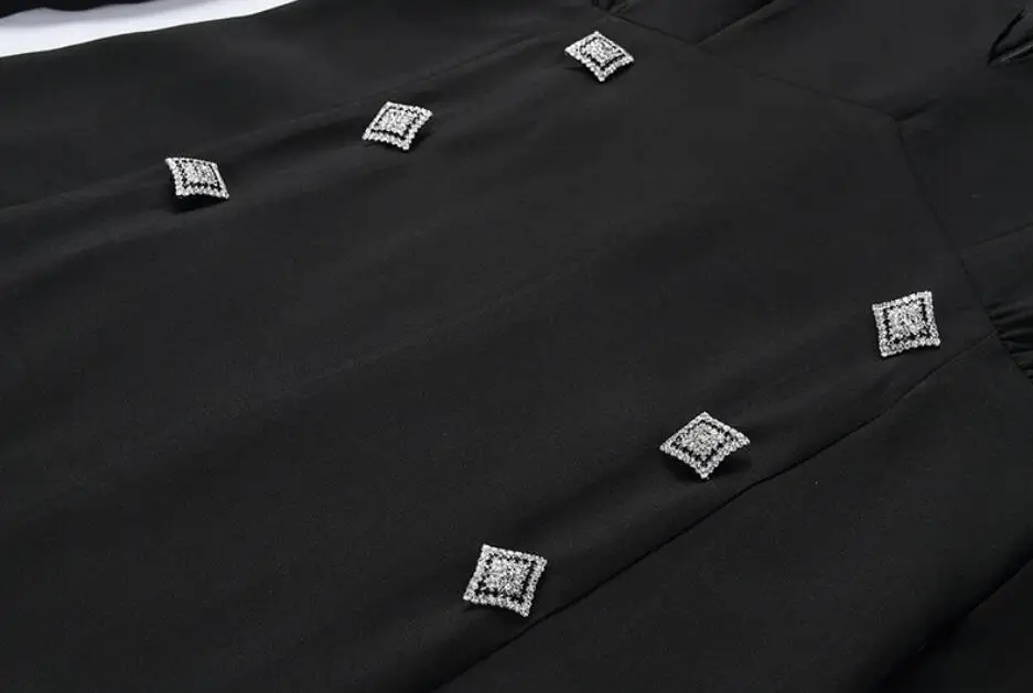 2020 new Autumn Black Mini Dress Women hollow out Long Sleeve Diamond Double Breasted Short sexy Dress r1606
2020 new Autumn Black Mini Dress Women hollow out Long Sleeve Diamond Double Breasted Short sexy Dress r1606