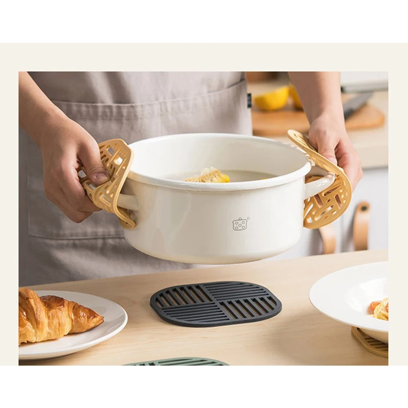 Household Hollow Insulation Pot Mat Coaster Soft Silicone Non-slip Placemat
Household Hollow Insulation Pot Mat Coaster Soft Silicone Non-slip Placemat