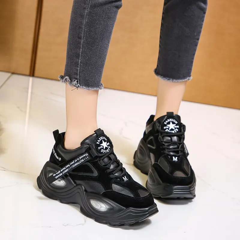 Winter Women Chunky Sneakers Vulcanized Shoes Fashion Female Black Platform Sneakers Thick Sole Plush Keep Warm Casual Shoes 5CM
Winter Women Chunky Sneakers Vulcanized Shoes Fashion Female Black Platform Sneakers Thick Sole Plush Keep Warm Casual Shoes 5CM