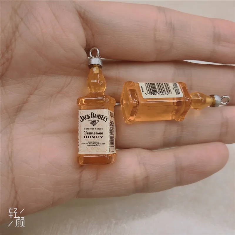 10pcs/pack 3D Alcohlic Drink Bottle Resin wine Charms Earring Keychain Jewlery Findings Phone Case DIY
10pcs/pack 3D Alcohlic Drink Bottle Resin wine Charms Earring Keychain Jewlery Findings Phone Case DIY