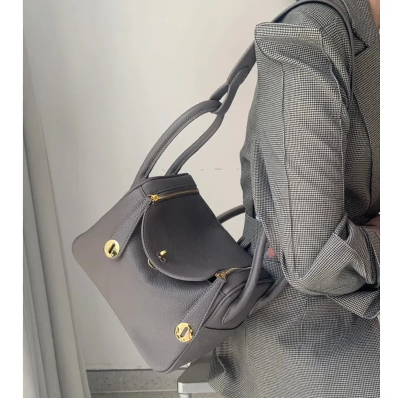Spring 2021 New Korean Single Shoulder Crossbody Bag Large Capacity Fashion Portable Female Pillow Pack E068
Spring 2021 New Korean Single Shoulder Crossbody Bag Large Capacity Fashion Portable Female Pillow Pack E068
