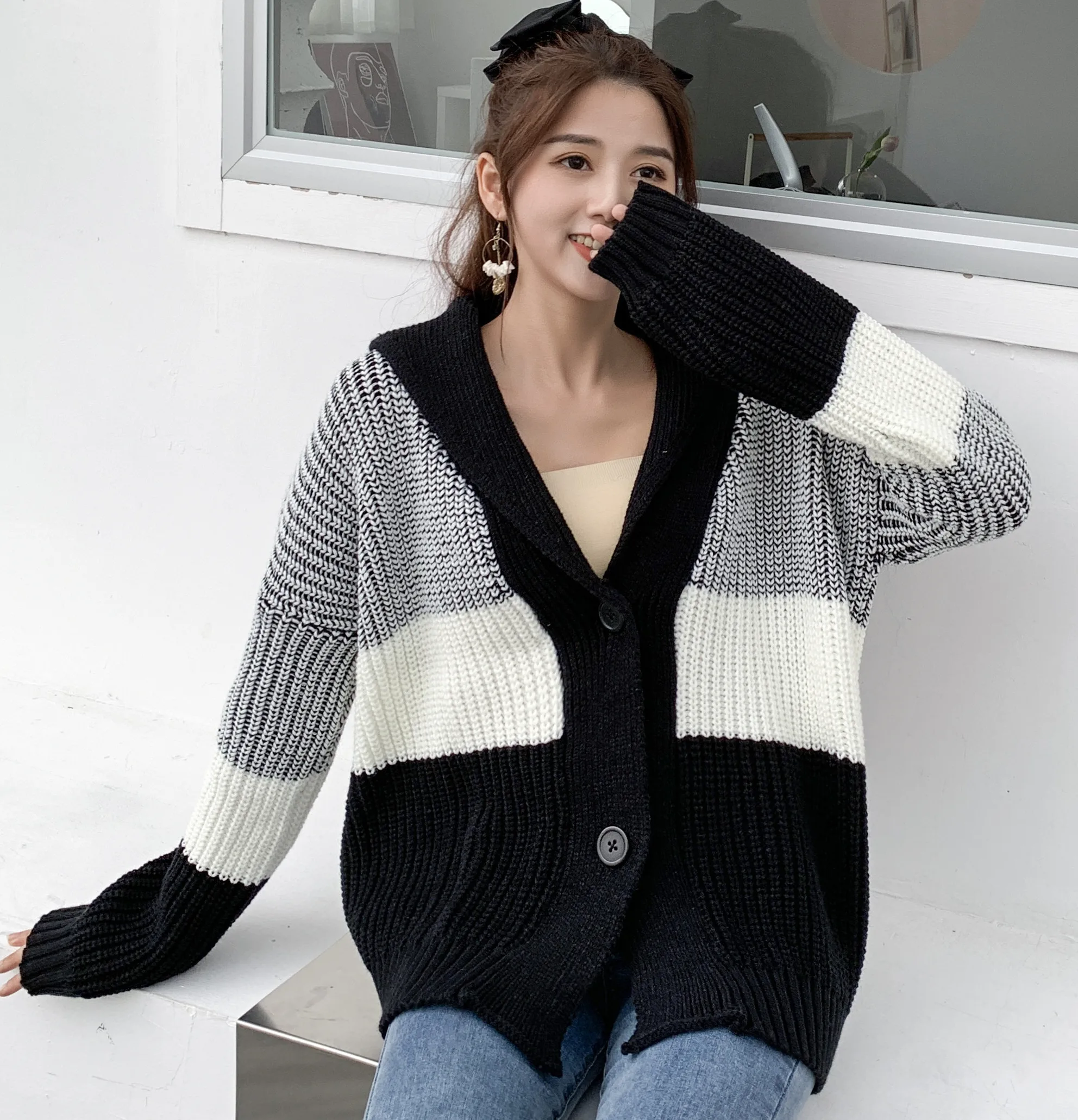 Cardigan Sweater Autumn And Winter Retro French Color Contrast Lazy Style Knit Cardigan Women's Cardigan Loose Thicken Jacket
Cardigan Sweater Autumn And Winter Retro French Color Contrast Lazy Style Knit Cardigan Women's Cardigan Loose Thicken Jacket