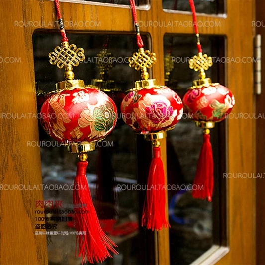 Satin cloth single small lantern Pendant New Year small pendant Decoration New Year layout small lantern
Satin cloth single small lantern Pendant New Year small pendant Decoration New Year layout small lantern