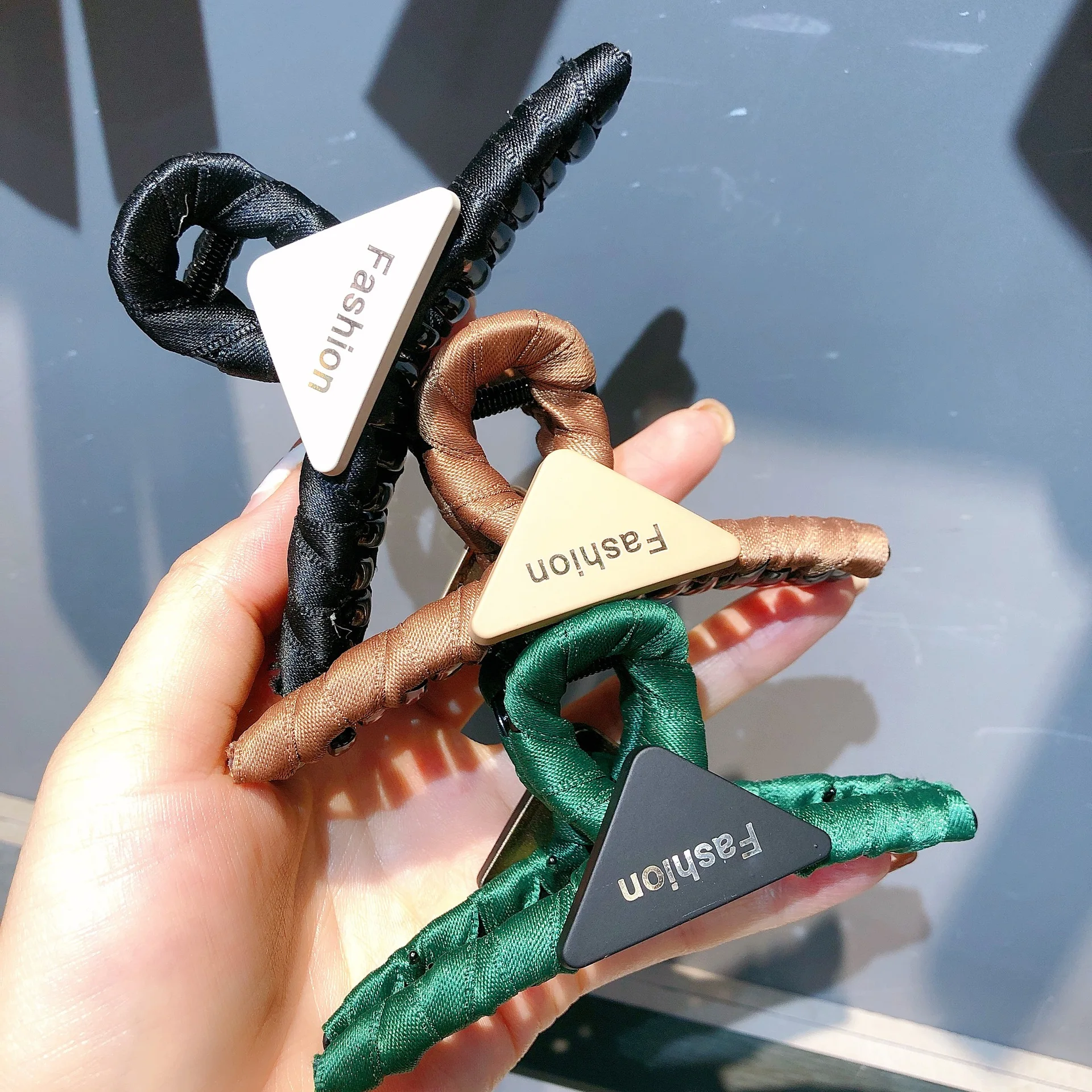 Korean Fashion Grip Clip, Hand-woven Hair Grip Triangle Mark Wild Female Net Celebrity Back Head Claw Clip
Korean Fashion Grip Clip, Hand-woven Hair Grip Triangle Mark Wild Female Net Celebrity Back Head Claw Clip