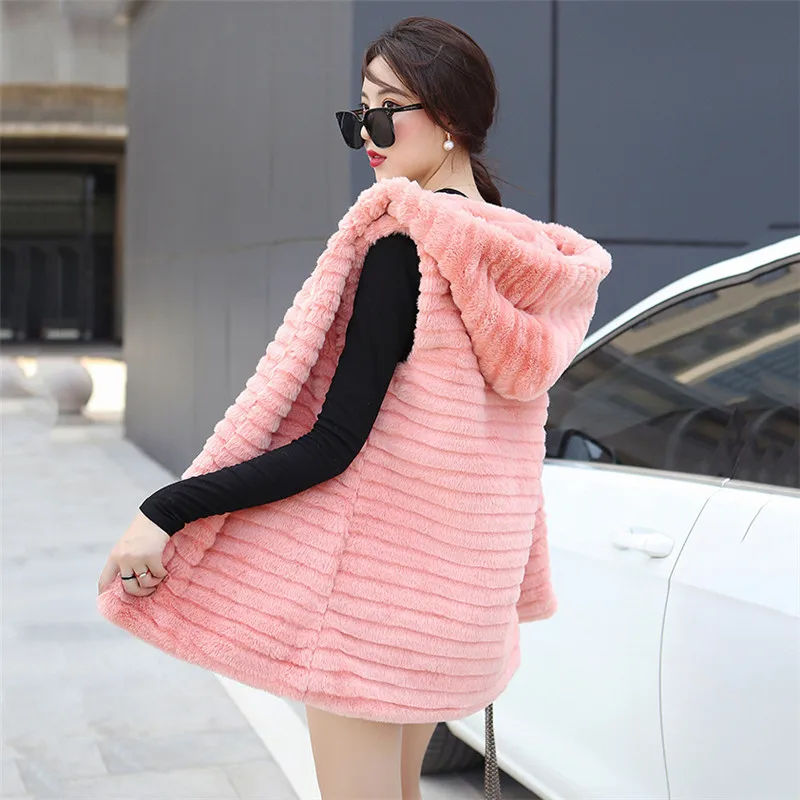 Vest Women Pink White 2020 Autumn Winter New Fashion Slim Hooded Smooth Soft Sleeveless Fur Vest Long Warmth Coat Feminina LR957
Vest Women Pink White 2020 Autumn Winter New Fashion Slim Hooded Smooth Soft Sleeveless Fur Vest Long Warmth Coat Feminina LR957