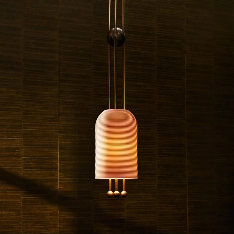 New product single head chandelier Nordic restaurant modern minimalist lamp water bar ball glass lamp
New product single head chandelier Nordic restaurant modern minimalist lamp water bar ball glass lamp