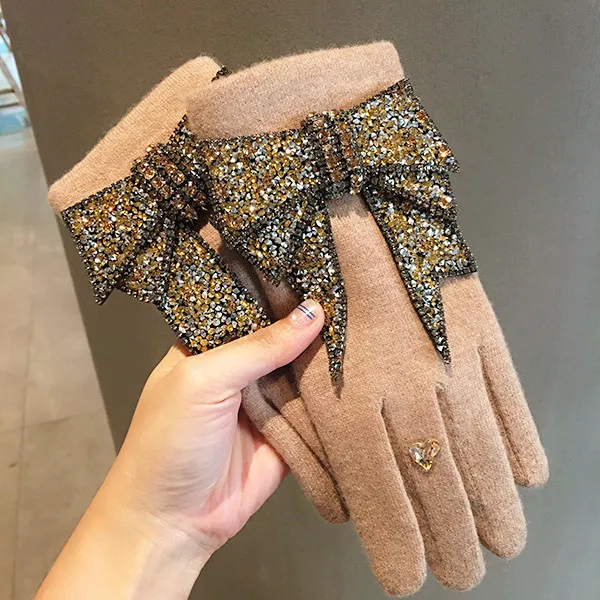 HD Korean-style Bingbing Crystal Ultra Large Bow Cashmere Plush Velvet Refers Fingers Warm Gloves Female Winter Touch Screen
HD Korean-style Bingbing Crystal Ultra Large Bow Cashmere Plush Velvet Refers Fingers Warm Gloves Female Winter Touch Screen