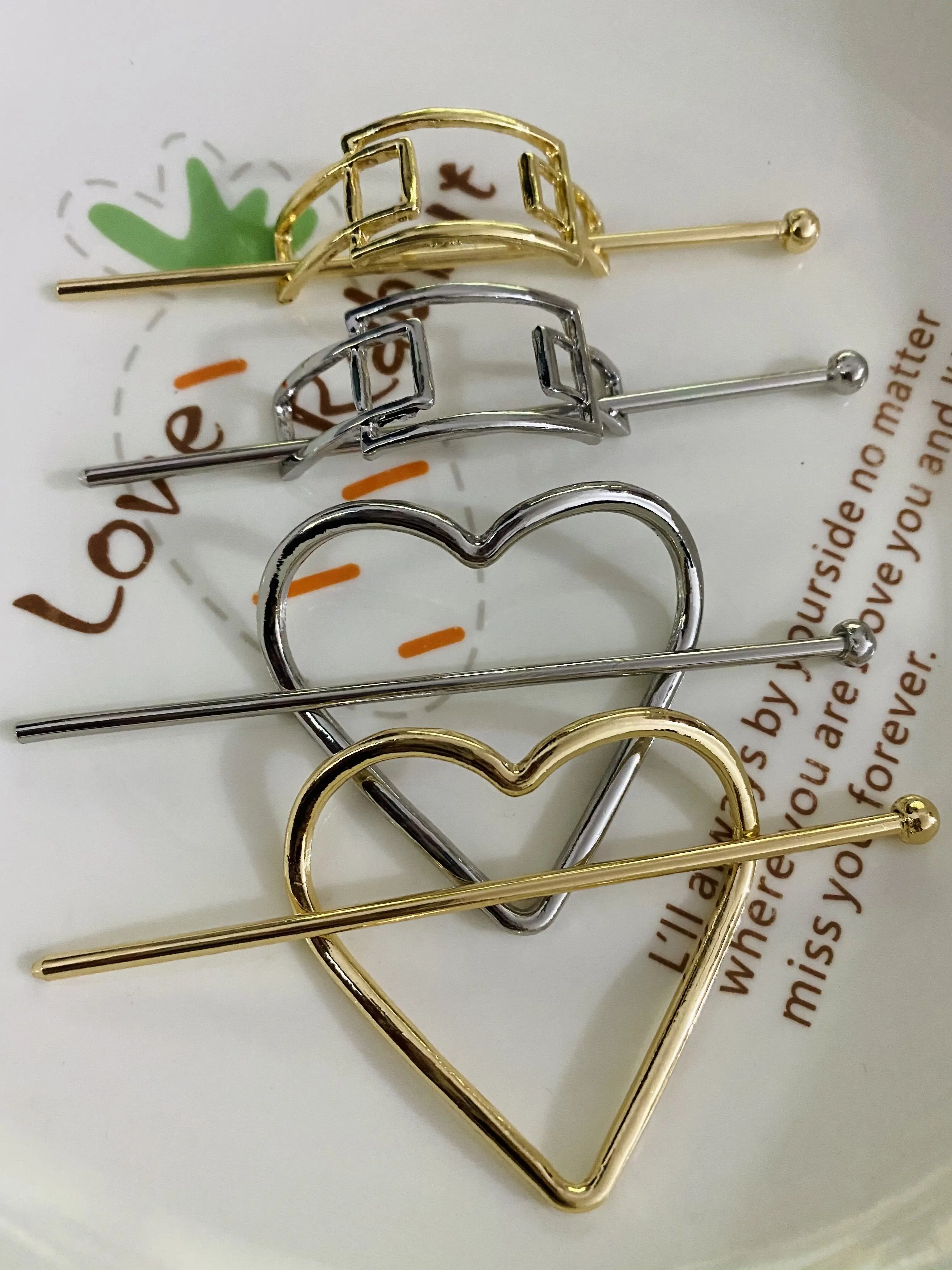 1PC 2021 New Fashion Woman Hair Clip Pin Metal Geometric Alloy Heart Hairgrip Barrette Girls Hair Styling Tool
1PC 2021 New Fashion Woman Hair Clip Pin Metal Geometric Alloy Heart Hairgrip Barrette Girls Hair Styling Tool