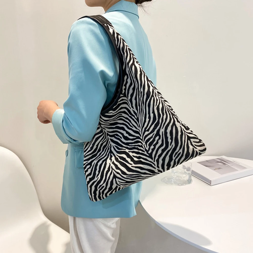 2021 из мягкой PU искусственной кожи + вельвет Лоскутные сумки на ремне для Для женщин Зебра печати подмышек Сумка Женский Большой Ёмкость хозя... 
2021 из мягкой PU искусственной кожи + вельвет Лоскутные сумки на ремне для Для женщин Зебра печати подмышек Сумка Женский Большой Ёмкость хозя...