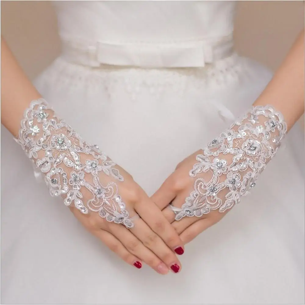 Bridal gloves Fingerless Length Lace Appliques White Bridal Wedding Gloves luva de noiva 2022
Bridal gloves Fingerless Length Lace Appliques White Bridal Wedding Gloves luva de noiva 2022