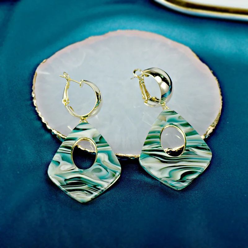 Autumn and winter new net red live broadcast Earrings acetic acid plate geometric Earrings Fashion Green Blue Earrings female
Autumn and winter new net red live broadcast Earrings acetic acid plate geometric Earrings Fashion Green Blue Earrings female