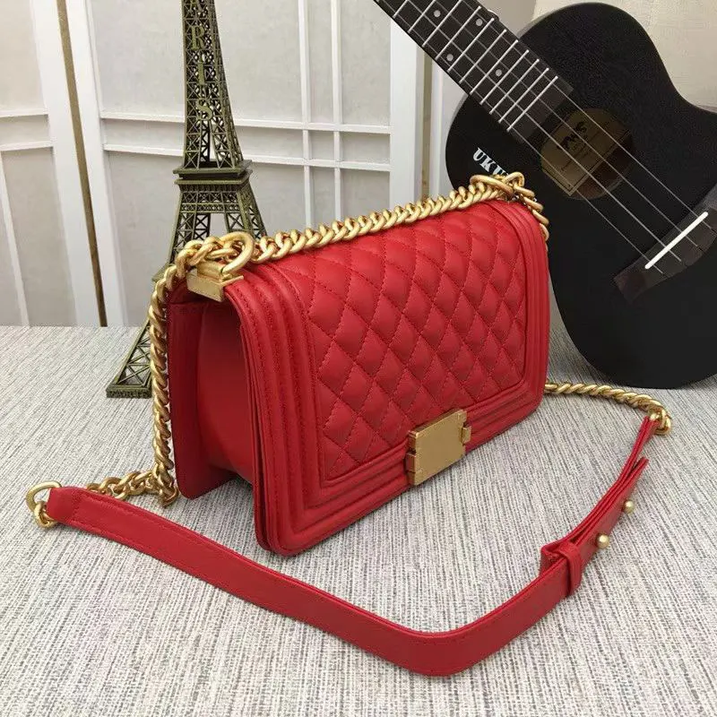 Classic luxury leather one-shoulder messenger bag, light luxury style, high quality chain bag, ladies fashion handbag purse
Classic luxury leather one-shoulder messenger bag, light luxury style, high quality chain bag, ladies fashion handbag purse