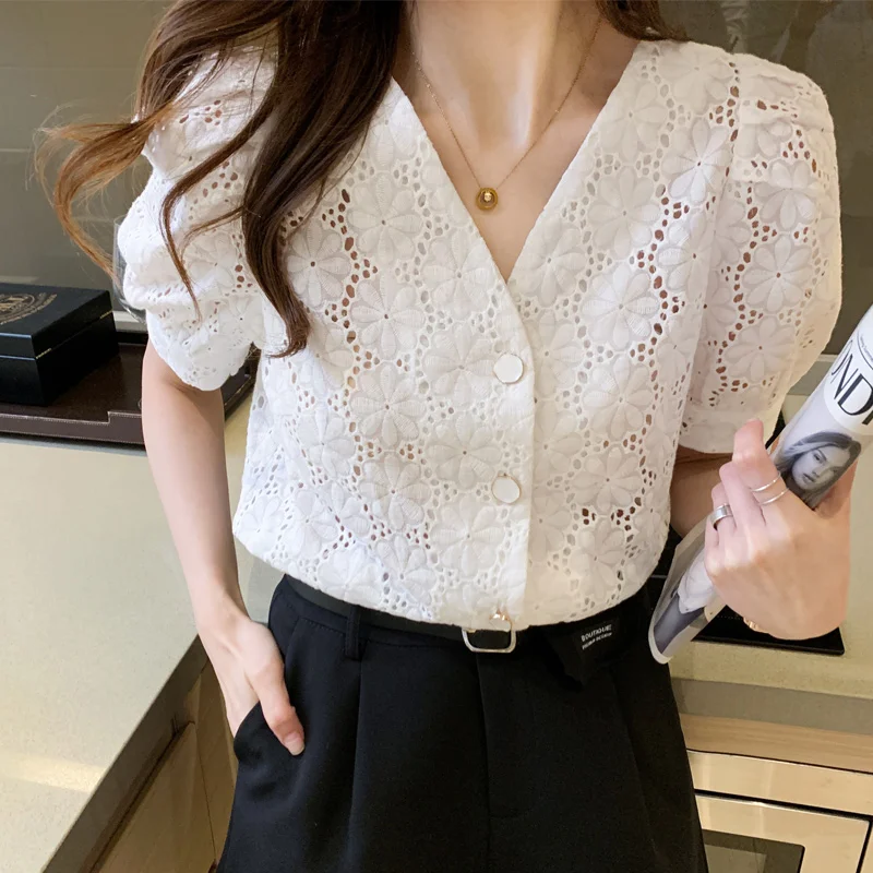New lace shirt V Neck White Shirts ladies Tops Summer 2021 Blouses Shirts Women Clothing Loose Blusas Elegantes Lace Blouse 825F
New lace shirt V Neck White Shirts ladies Tops Summer 2021 Blouses Shirts Women Clothing Loose Blusas Elegantes Lace Blouse 825F