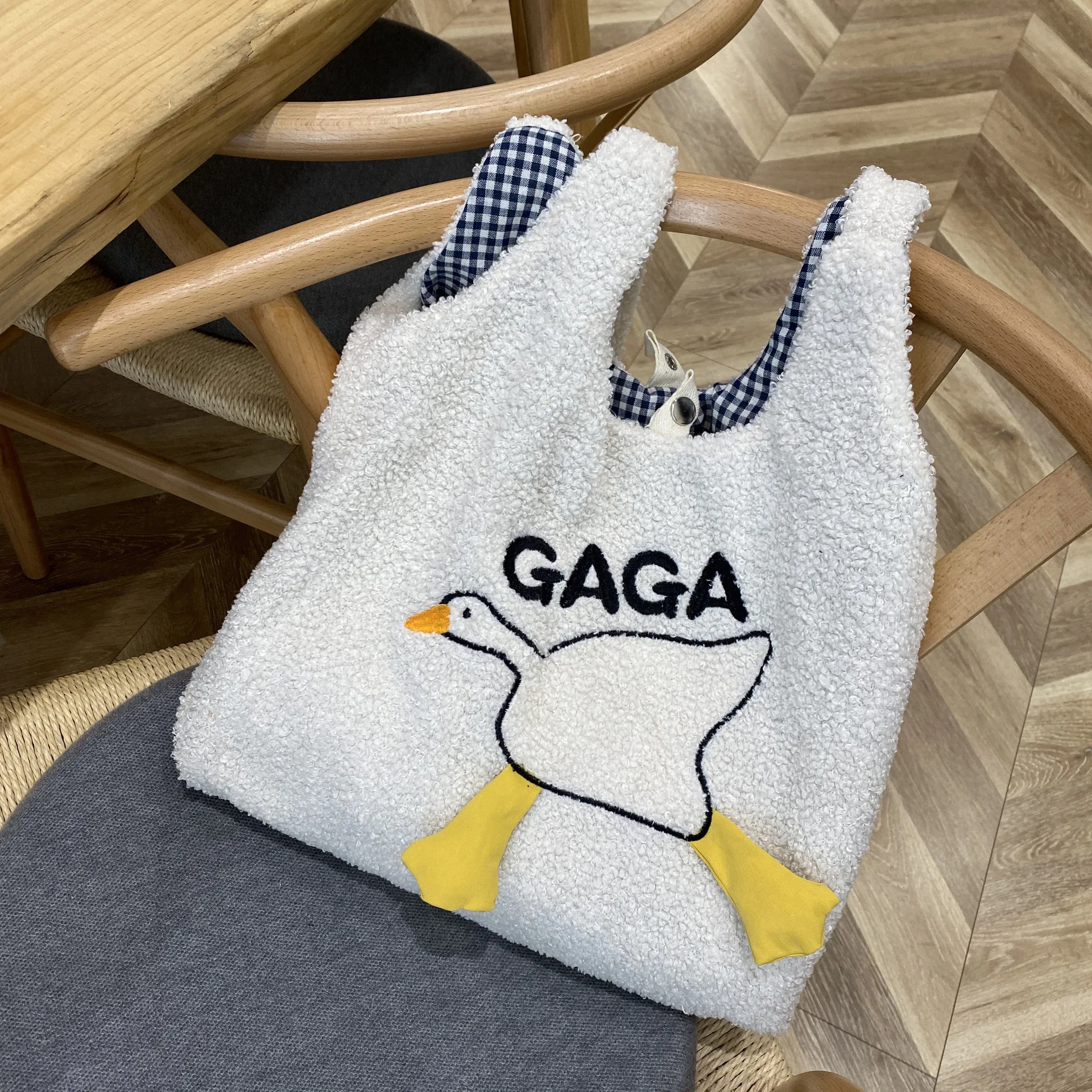 Cute Duck Embroidery Women Shoulder Bag Faux Lamb Wool Ladies Casual Tote Shopping Bags Lovely Student Girls Canvas Book Handbag
Cute Duck Embroidery Women Shoulder Bag Faux Lamb Wool Ladies Casual Tote Shopping Bags Lovely Student Girls Canvas Book Handbag