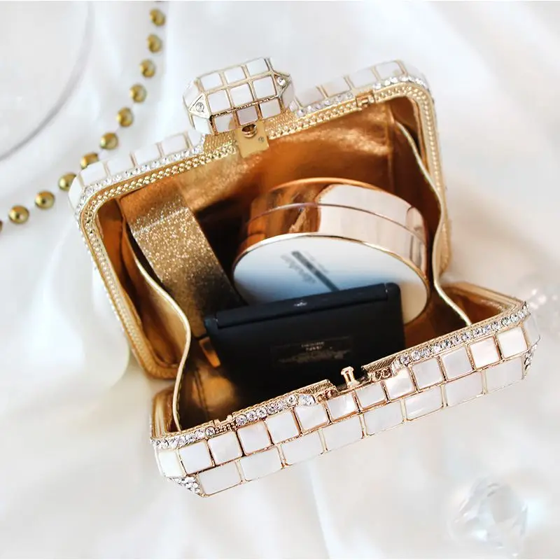 Winter New Shell Handbag Bag Lady Dinner Bag Party Bag Perfume Box Chain Small Square Bag
Winter New Shell Handbag Bag Lady Dinner Bag Party Bag Perfume Box Chain Small Square Bag