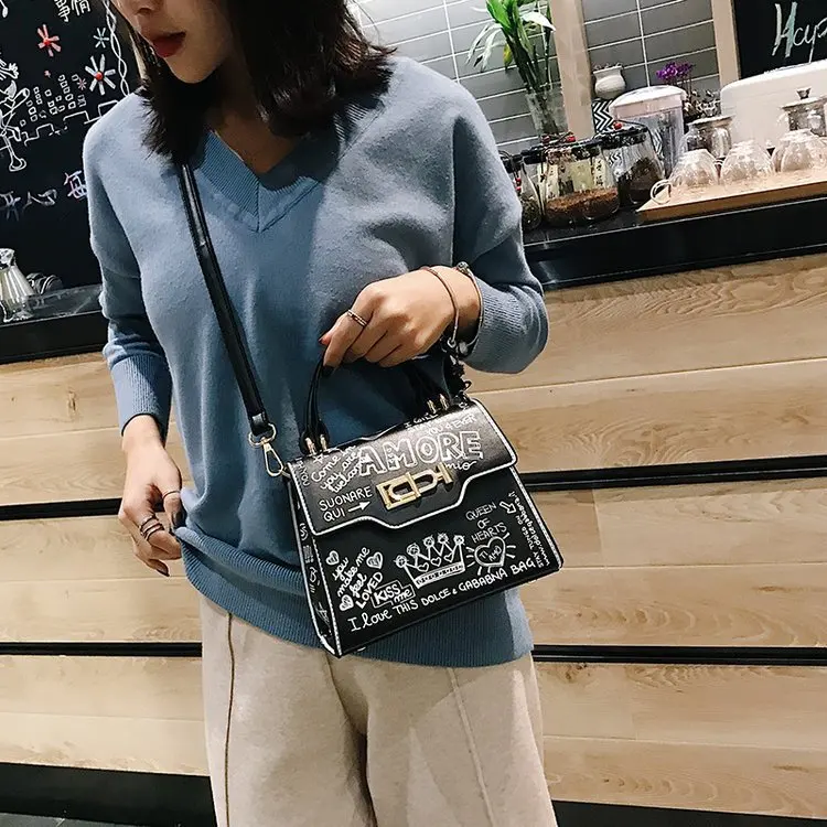 Fashion Graffiti Women Handbags PU Leather Small Flap Bag Luxury Crossbody Bags for Women Clutch Purse 2021New Shoulder Bags
Fashion Graffiti Women Handbags PU Leather Small Flap Bag Luxury Crossbody Bags for Women Clutch Purse 2021New Shoulder Bags