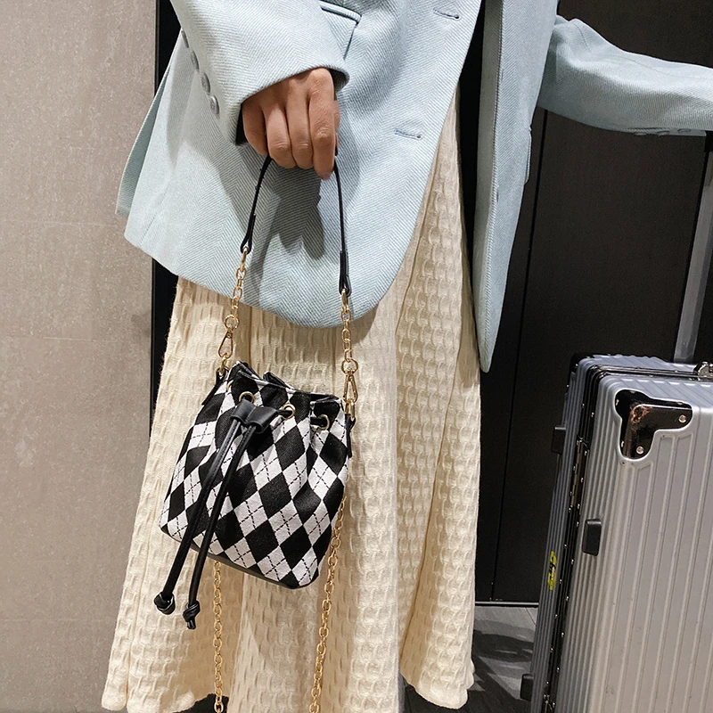 Bucket Bags For Women Designer Luxury Small Fashion Vintage Tassel Messenger Retro Shoulder Simple Crossbody Hand Bag Aesthetic
Bucket Bags For Women Designer Luxury Small Fashion Vintage Tassel Messenger Retro Shoulder Simple Crossbody Hand Bag Aesthetic