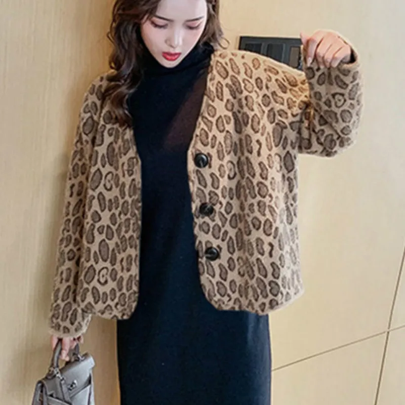 Korean Renaissance Women Retro Leopard Knitted Cardigan Winter Vintage Sweater Offiec Lady Elegant Chic Harajuku Sweater Coat
Korean Renaissance Women Retro Leopard Knitted Cardigan Winter Vintage Sweater Offiec Lady Elegant Chic Harajuku Sweater Coat