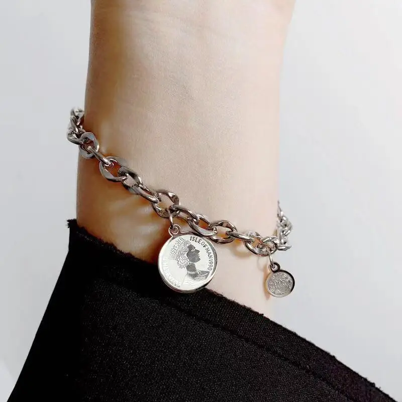 The queen's head han edition contracted small COINS titanium steel bracelet hip-hop personality design ins cold wind bracelet wi
The queen's head han edition contracted small COINS titanium steel bracelet hip-hop personality design ins cold wind bracelet wi