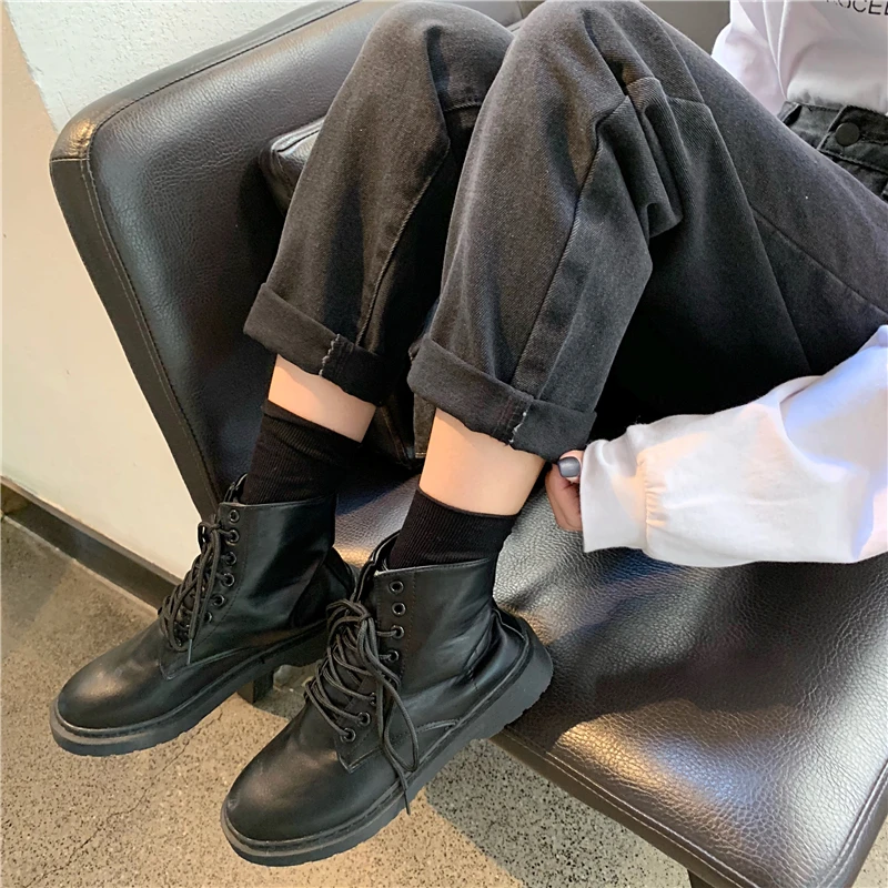 Jeans Women Vintage High Waist Black Denim Trousers Womens Classic All-match Denim Buttons New Korean Harajuku Chic Fashion BF
Jeans Women Vintage High Waist Black Denim Trousers Womens Classic All-match Denim Buttons New Korean Harajuku Chic Fashion BF