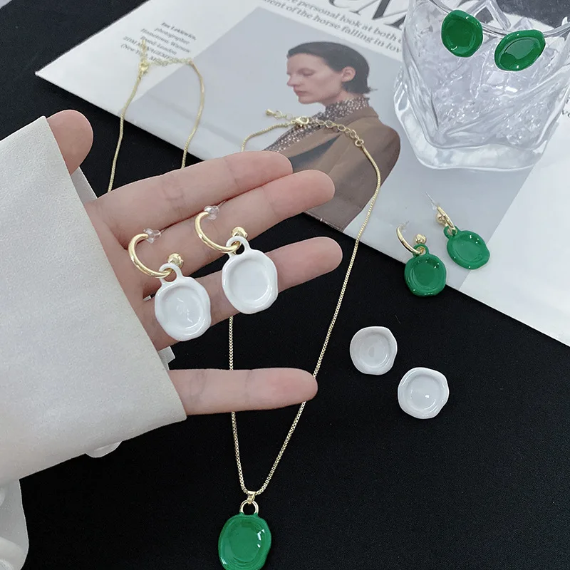 Hip Hop Irregular Drops Of Glaze Earrings Women Vintage Trend Design Contracted Circular Pendant Clavicle Sweater Chain Jewelry 
Hip Hop Irregular Drops Of Glaze Earrings Women Vintage Trend Design Contracted Circular Pendant Clavicle Sweater Chain Jewelry