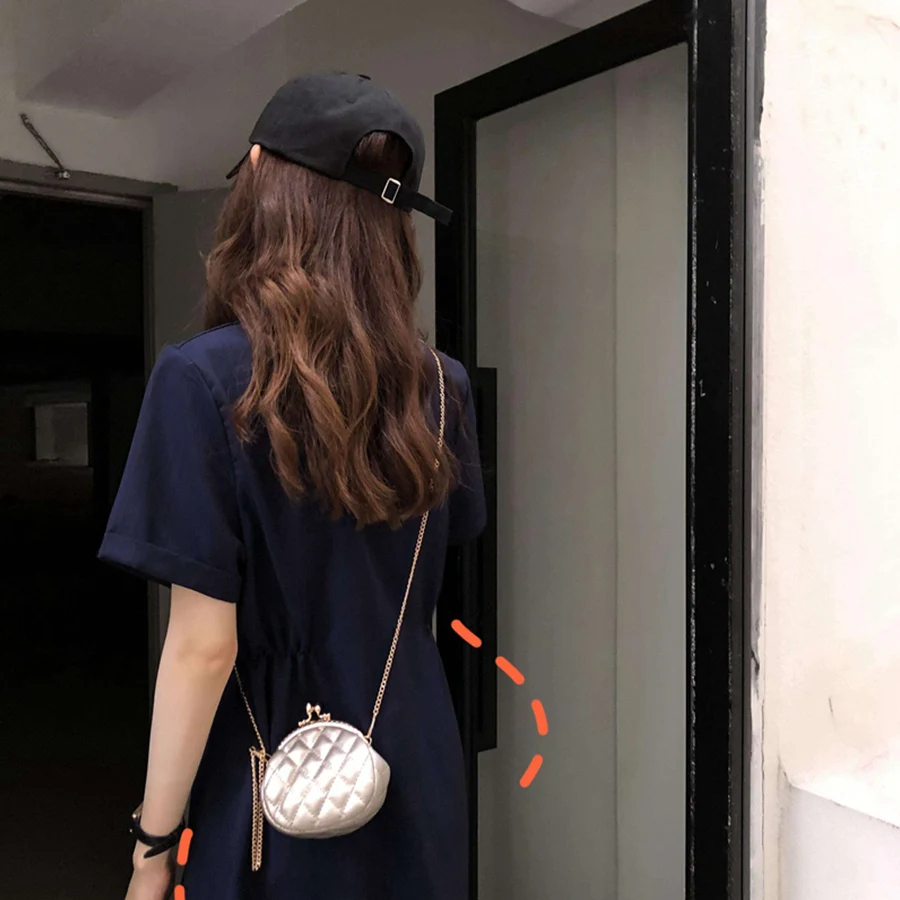 Женская сумка-мессенджер с цепочкой через плечо, квадратная сумка, мини-кошельки, сумки в Корейском стиле, женские маленькие сумки через пле... 
Женская сумка-мессенджер с цепочкой через плечо, квадратная сумка, мини-кошельки, сумки в Корейском стиле, женские маленькие сумки через пле...