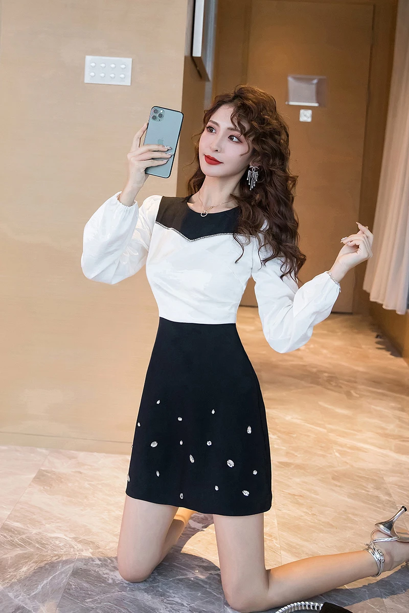 COIGARSAM Women Short Skirt Beading High Waist Skirts Black And White 2768
COIGARSAM Women Short Skirt Beading High Waist Skirts Black And White 2768