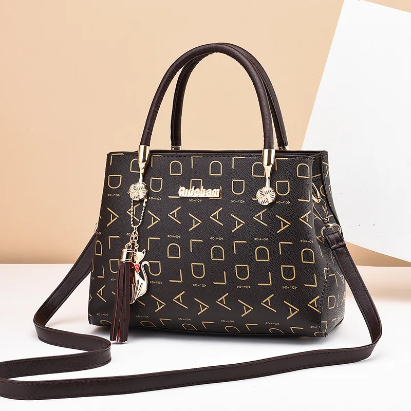 Artificial leather Women's Bags Luxury Shoulder Messenger Bag Crossbody For Women big capacity letter printing wild Ladies bags 
Artificial leather Women's Bags Luxury Shoulder Messenger Bag Crossbody For Women big capacity letter printing wild Ladies bags