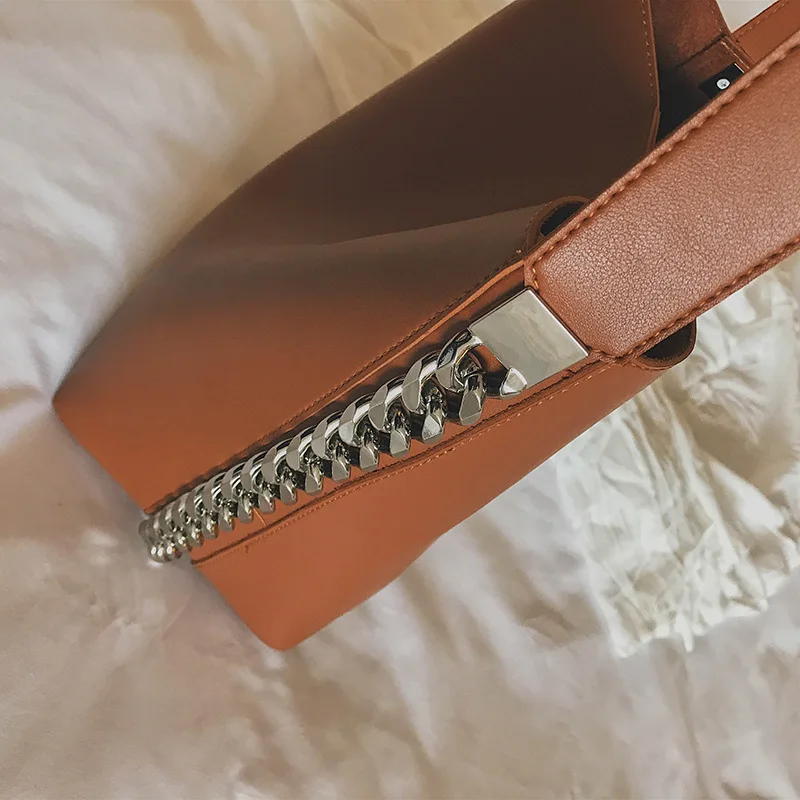Soild Color design women shoulder bag Large capacity Chain bucket Quality PU leather Women's Totes Shopping Bag 
Soild Color design women shoulder bag Large capacity Chain bucket Quality PU leather Women's Totes Shopping Bag