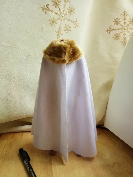 1:6 Scale White Cape cloak W Brown fur collar For 12" Male&Female Body Doll Toy
1:6 Scale White Cape cloak W Brown fur collar For 12" Male&Female Body Doll Toy