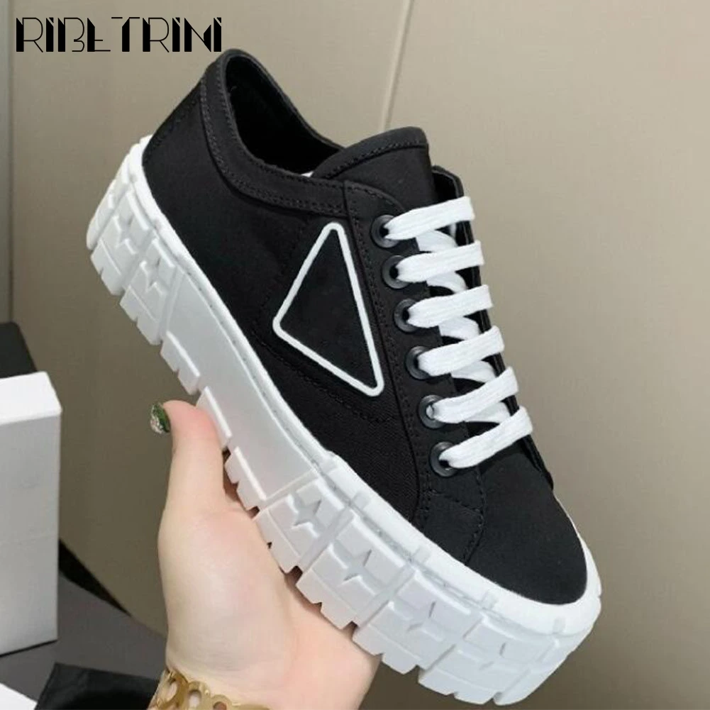 RIBETRINI New Brand Luxury Designer Plaftform Chunky Heel Platform Women Shoes Fashion Casual Leisure Chunky women's Sneakers
RIBETRINI New Brand Luxury Designer Plaftform Chunky Heel Platform Women Shoes Fashion Casual Leisure Chunky women's Sneakers