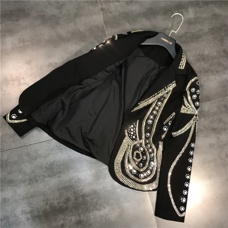 2019 Autumn New Metal Rivet Heavy Hot Drill Retro Women's Black Suit Jacket Slim Female Blazer Suit Coat High Street Outfits
2019 Autumn New Metal Rivet Heavy Hot Drill Retro Women's Black Suit Jacket Slim Female Blazer Suit Coat High Street Outfits