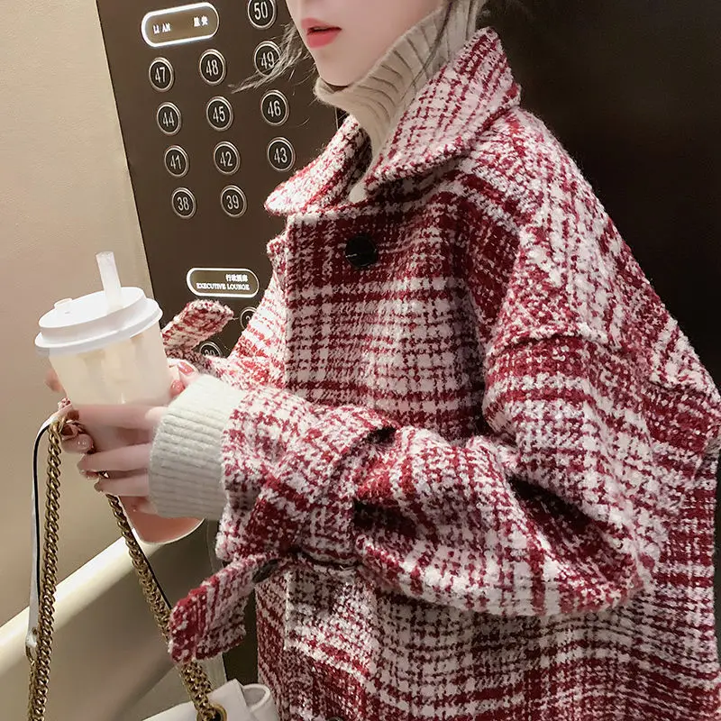 Women 2022 Autumn Winter Coat Fashion Warm Outerwear Woolen Blends Female Elegant Single Breasted Woolen Plaid Coat X53
Women 2022 Autumn Winter Coat Fashion Warm Outerwear Woolen Blends Female Elegant Single Breasted Woolen Plaid Coat X53