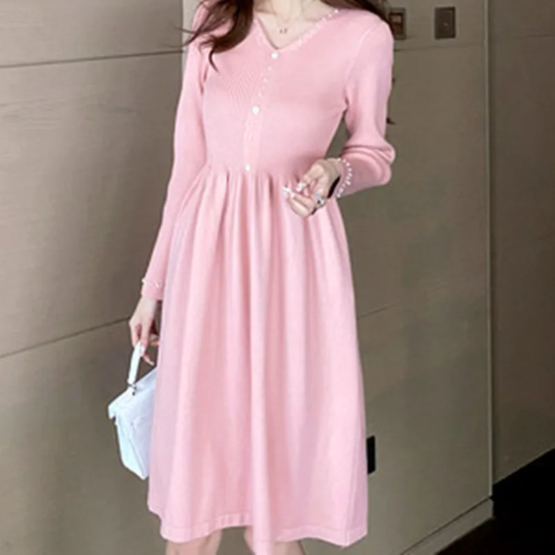 Knitted Dress 2021 Autumn Winter Fashion V-neck High Waist Women's Skirt Solid Pearl Button Long Sexy Sweater Dresses for Women
Knitted Dress 2021 Autumn Winter Fashion V-neck High Waist Women's Skirt Solid Pearl Button Long Sexy Sweater Dresses for Women