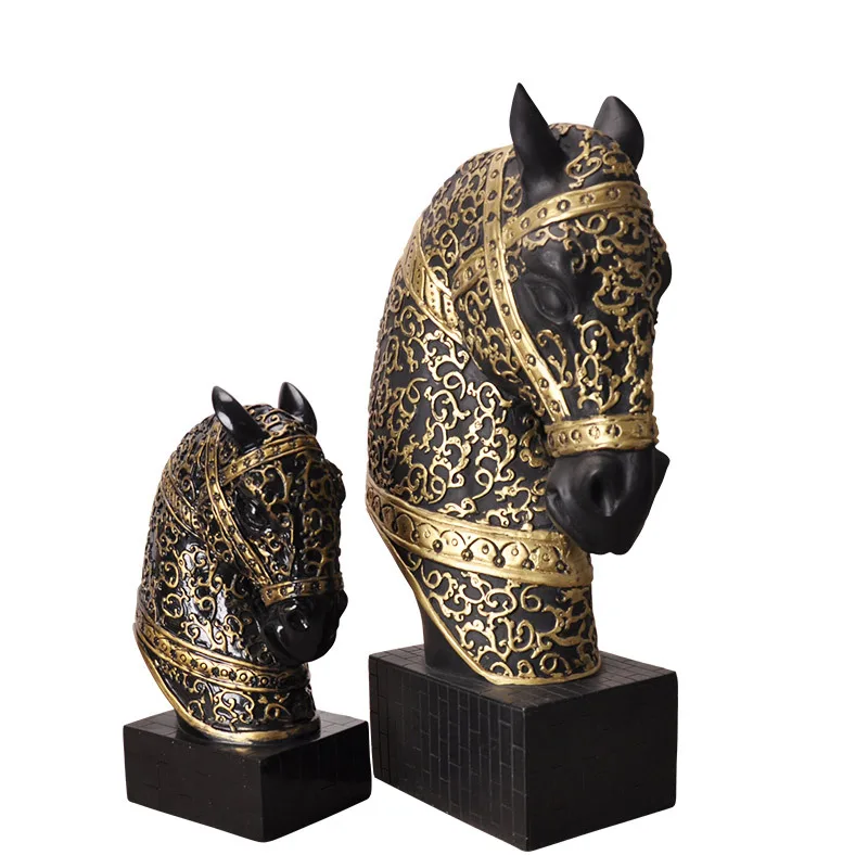 Nordic Vintage Home Decor War Horse Golden Texture Helmet Resin Figure Statue Black Horse Head Adornment Desk Decoration
Nordic Vintage Home Decor War Horse Golden Texture Helmet Resin Figure Statue Black Horse Head Adornment Desk Decoration