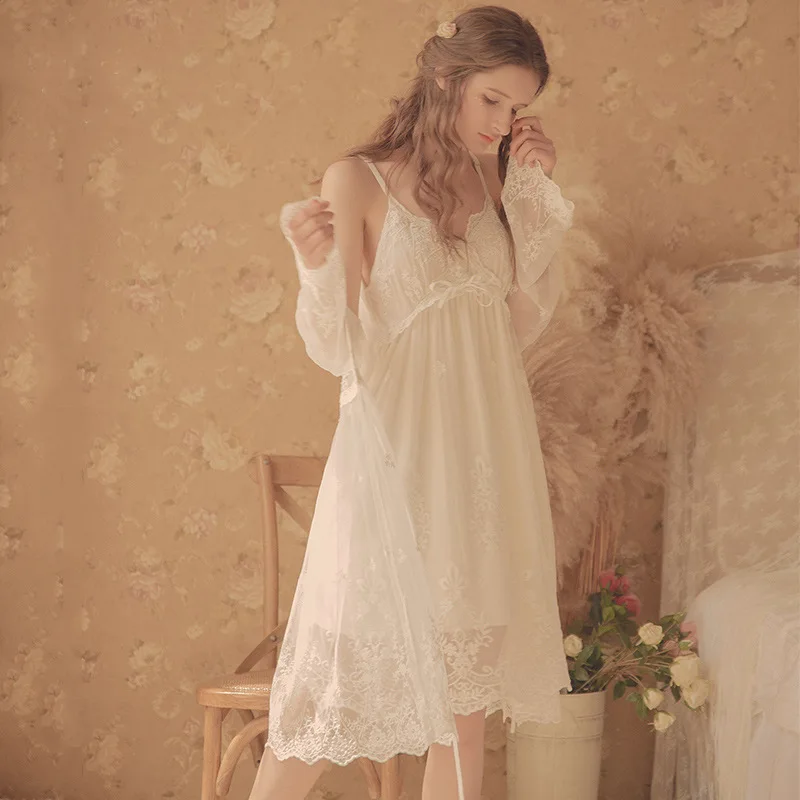 2020 Vintage Victorian 2 Pieces Sleepwear Robe Gown Set Retro Women Home Wear Bathrobe White Lace Kimono Cotton Night Dress
2020 Vintage Victorian 2 Pieces Sleepwear Robe Gown Set Retro Women Home Wear Bathrobe White Lace Kimono Cotton Night Dress