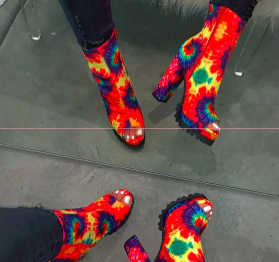 Autumn and winter new 2020 new women's zipper snake pattern waterproof platform high-heeled thick-soled open toe low-tube boots
Autumn and winter new 2020 new women's zipper snake pattern waterproof platform high-heeled thick-soled open toe low-tube boots