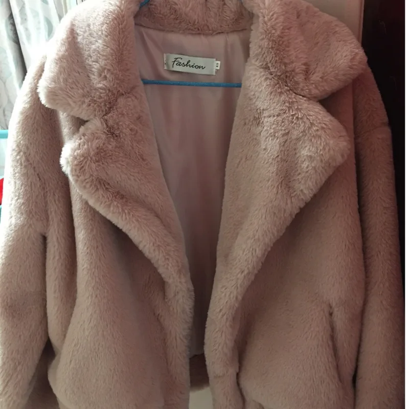 Winter Women Short Jackets Bat Sleeves Faux Fur Outerwear Female Overcoat Teddy Bear Coat Womens Fashion Vintage Suit Plus Size
Winter Women Short Jackets Bat Sleeves Faux Fur Outerwear Female Overcoat Teddy Bear Coat Womens Fashion Vintage Suit Plus Size