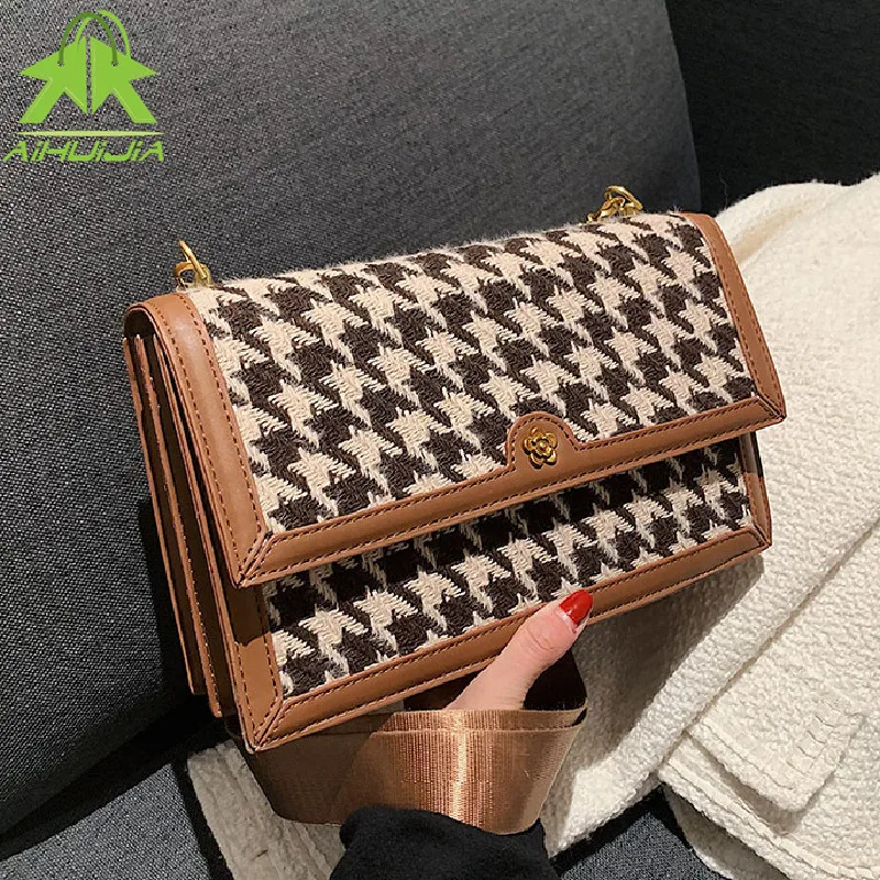 Fashion Wide Strap Shoulder Bags for Women The New Designer Lady Handbags and Purses High Quality Messenger Casual Crossbody Bag
Fashion Wide Strap Shoulder Bags for Women The New Designer Lady Handbags and Purses High Quality Messenger Casual Crossbody Bag
