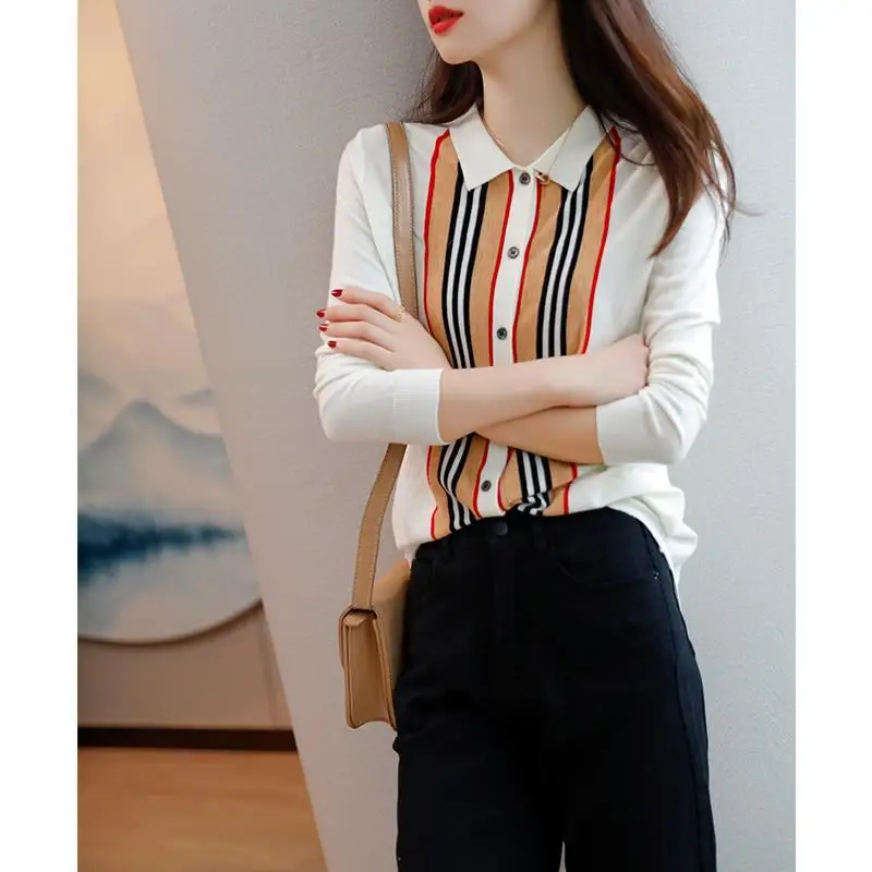 French retro slim shirt women's 2021 spring new vertical stripe color matching temperament knitted base shirt
French retro slim shirt women's 2021 spring new vertical stripe color matching temperament knitted base shirt