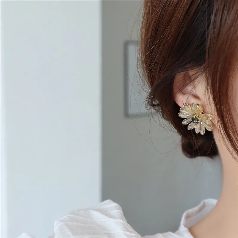Exquisite Bling Crystal Flower S925 Silver Needle Prevent Allergy Earrings for Women Temperament Wild Korean Earrings Jewelry
Exquisite Bling Crystal Flower S925 Silver Needle Prevent Allergy Earrings for Women Temperament Wild Korean Earrings Jewelry