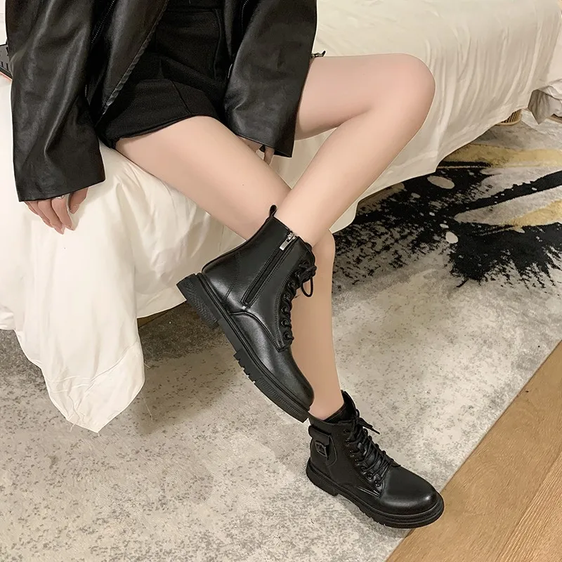 Fall/winter 2021 New Round-headed Thick-soled Belt Buckle Fashion Plaid Martin Boots Plus Velvet Warm Fashion
Fall/winter 2021 New Round-headed Thick-soled Belt Buckle Fashion Plaid Martin Boots Plus Velvet Warm Fashion