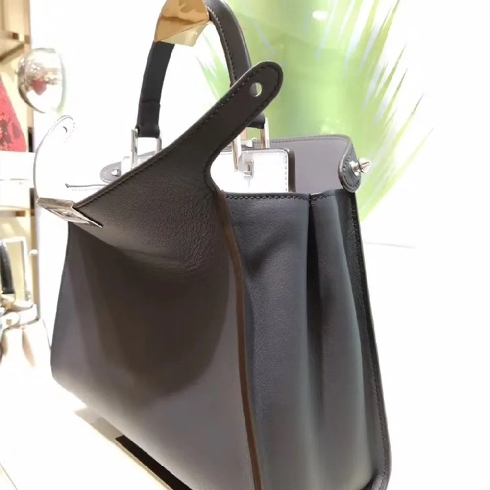 Handmade Designer Bags Famous Brand Women 2020 Luxury Handbags Woman Genuine Leather Runway Female Europe Top Quality 012
Handmade Designer Bags Famous Brand Women 2020 Luxury Handbags Woman Genuine Leather Runway Female Europe Top Quality 012