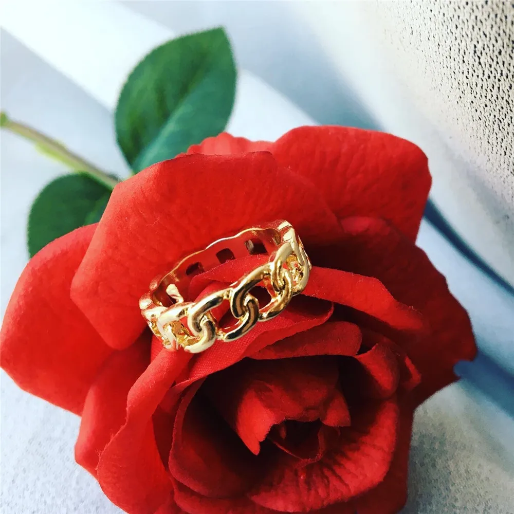 Chic Gold Color Plating Chain Shape RING 7mm Wide For Unisex Vintage Gothic Chunky Midi Ring Antique Jewelry Accessory
Chic Gold Color Plating Chain Shape RING 7mm Wide For Unisex Vintage Gothic Chunky Midi Ring Antique Jewelry Accessory