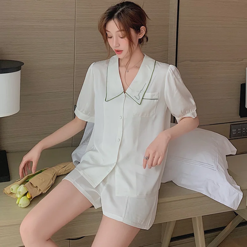 2021 summer new ice silk pajamas for women sweet short-sleeved shorts French lapel home service silk two-piece sleepwear
2021 summer new ice silk pajamas for women sweet short-sleeved shorts French lapel home service silk two-piece sleepwear