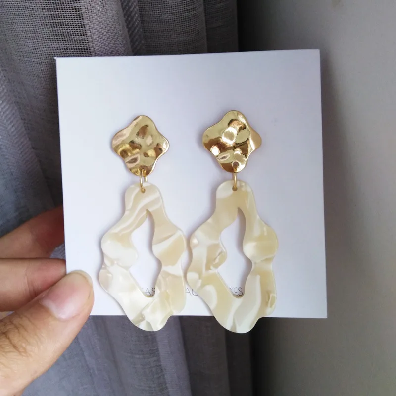 Irregular Elegant White Resin Ellipse Ear Clips Korean Exaggerated Big Hollow Out Geometric Clip on Earrings Without Piercing
Irregular Elegant White Resin Ellipse Ear Clips Korean Exaggerated Big Hollow Out Geometric Clip on Earrings Without Piercing